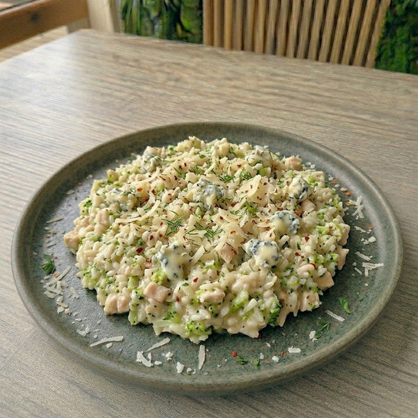 Ризото пиле, броколи и синьо сирене